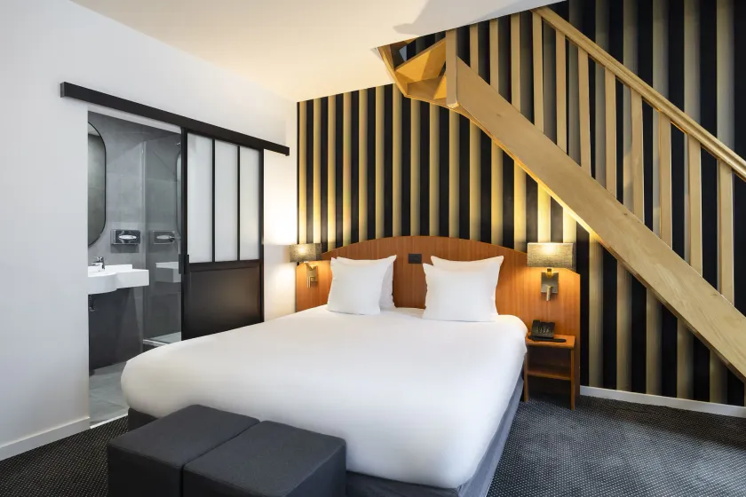 Aris Grand Place Hotel - Image 1