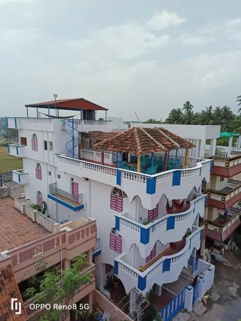 Holi-Wood Guesthouse - Image 1