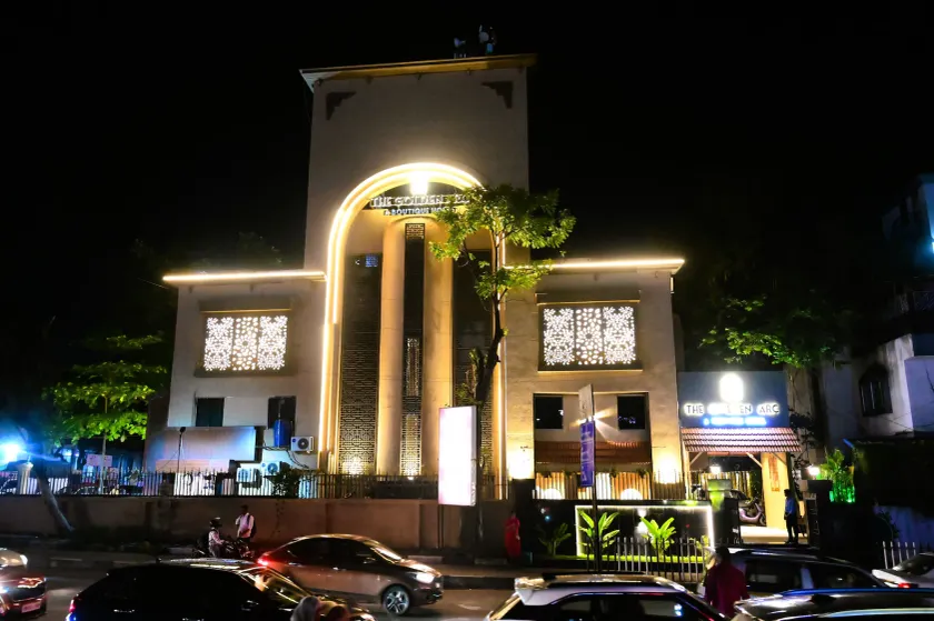 Hotel Golden Arc - Image 1