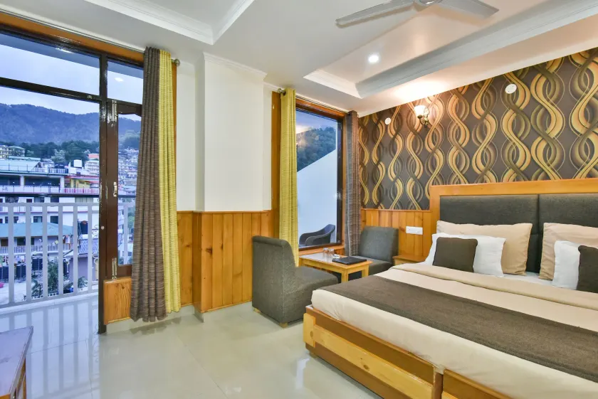 The Posh Hotel near Mall Road with Hassle Free Covered Parking - Image 1