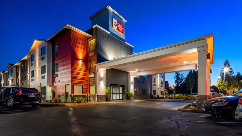 Best Western Plus Portland Airport Hotel & Suites - Image 1