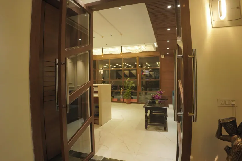 The Pride - Lobby