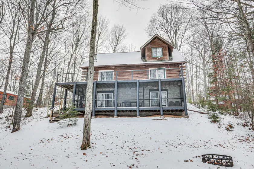 Rhinelander Waterfront Cabin w/ Deck & Fire Pit! - Innvendig