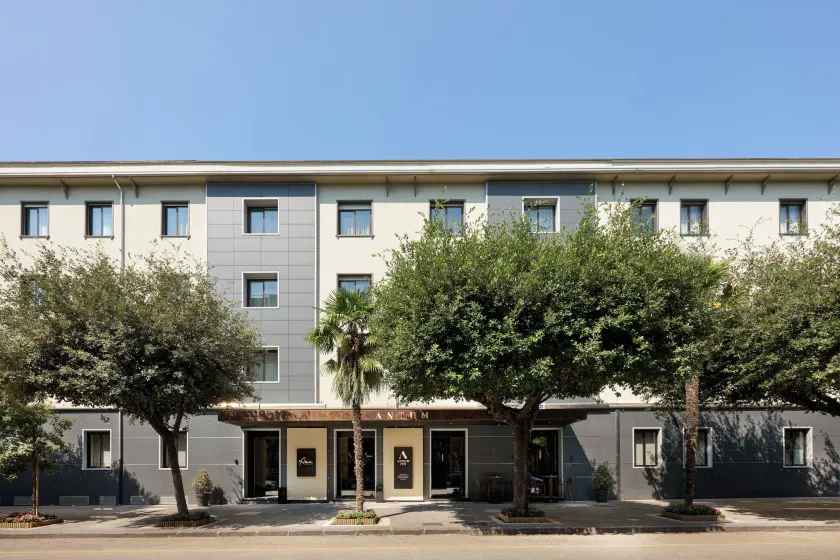 Antum Hotel - Image 1