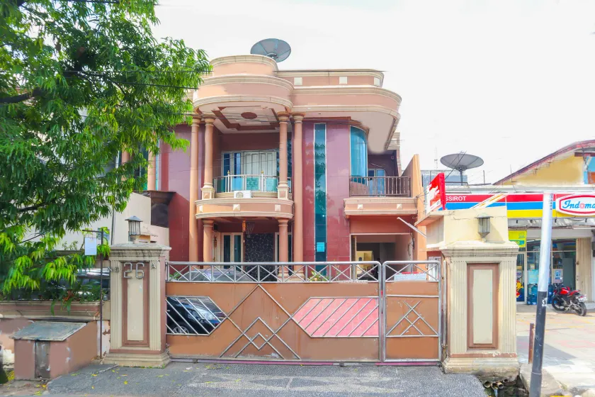 OYO Life 2590 Kost Assirot - Image 1