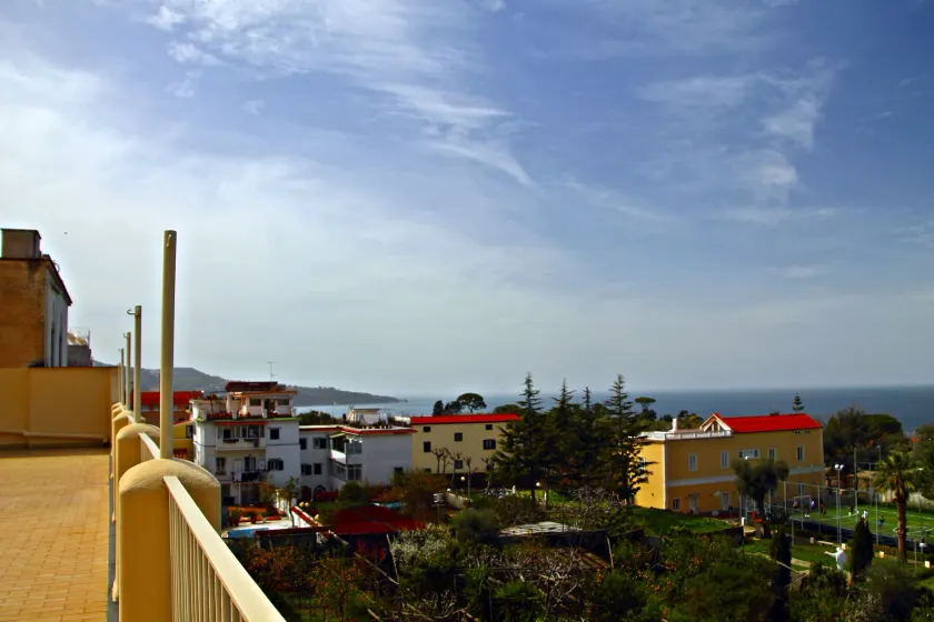 Sisters Hotel - Image 1