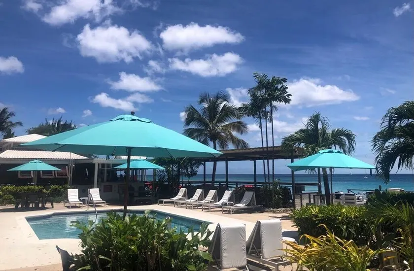 Tropical Sunset Beach Apartment Hotel - Image 1