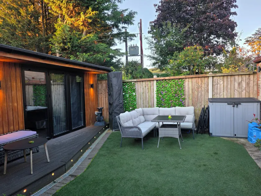 The Chill Garden Room - Image 1