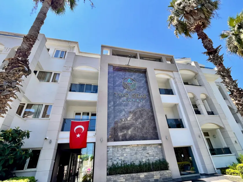 Two Seas Hotel - Image 1