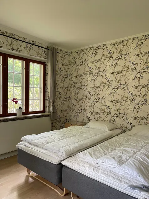 The Gatekeepers Cottage at Hindemae Estate Cozy Stay in Historic Surroundings - Image 1