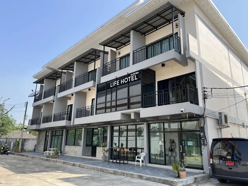 Life Hotel Rongkhun - White Temple Chiangrai - Image 1