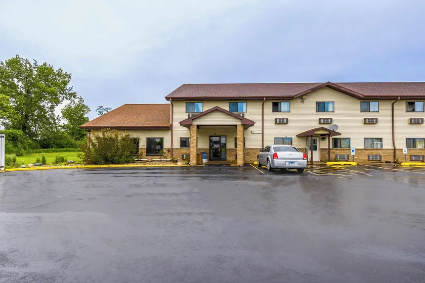 Super Rest Inn - Image 1
