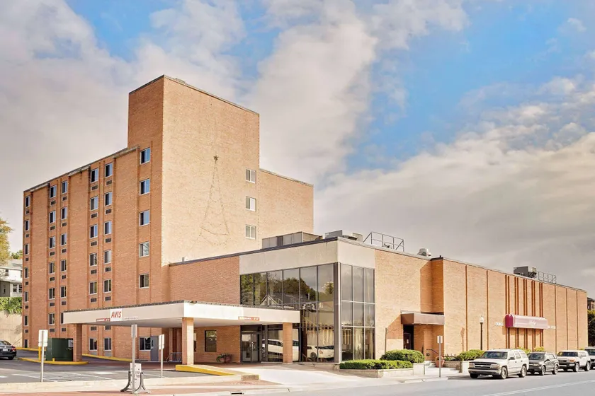 Ramada by Wyndham Marquette - Image 1