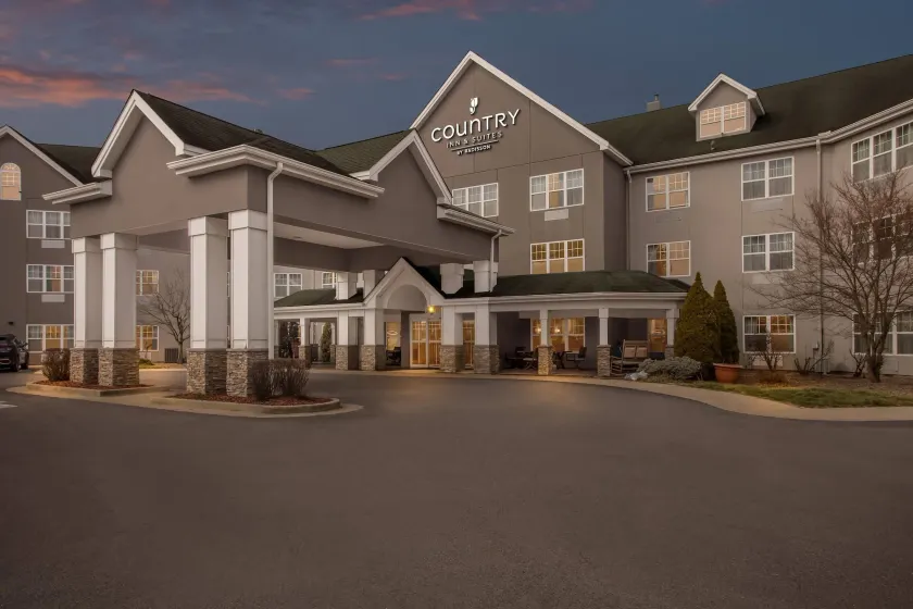 Country Inn & Suites by Radisson, Beckley, WV - Image 1