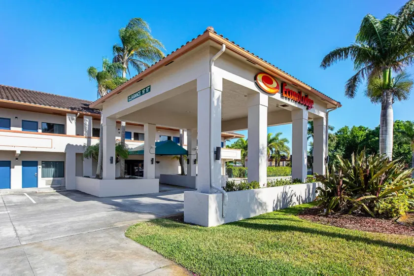 Econo Lodge Vero Beach - Downtown - Image 1