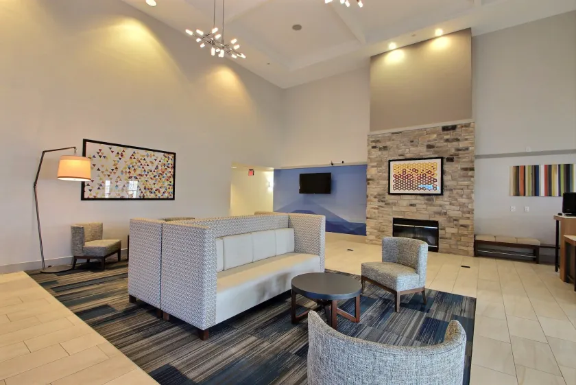 Holiday Inn Express Hotel & Suites Milwaukee Airport by IHG - Image 1