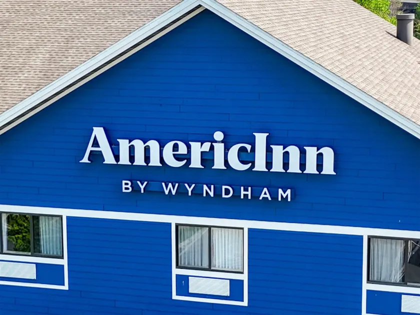 AmericInn by Wyndham Green Bay East - Image 1