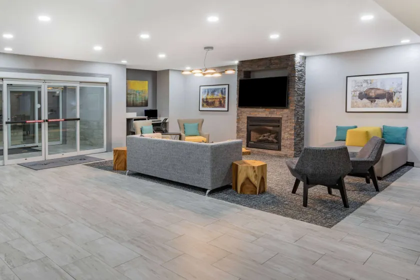 La Quinta Inn & Suites by Wyndham Ardmore - Hall