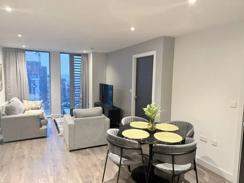 2 Bedroom En-suite in City Center for Long Stays - Image 1