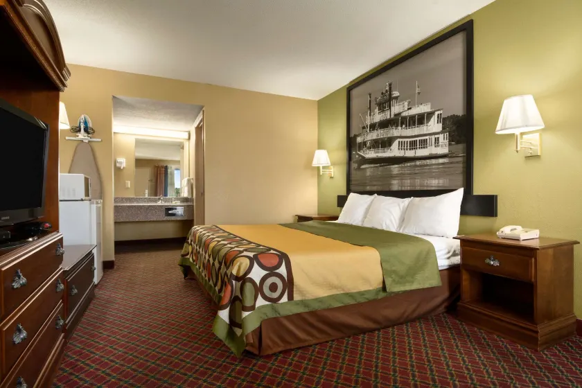 Super 8 by Wyndham Hattiesburg North - University Area - Image 1