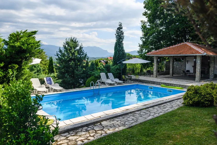 Luxury Green Oasis Villa With Pool! - Image 1