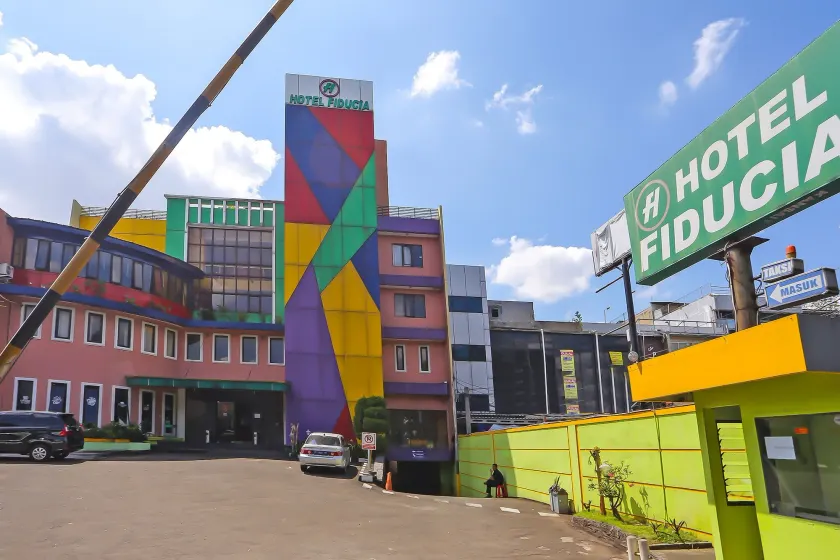 Townhouse OAK Hotel Fiducia Pasar Minggu - Image 1