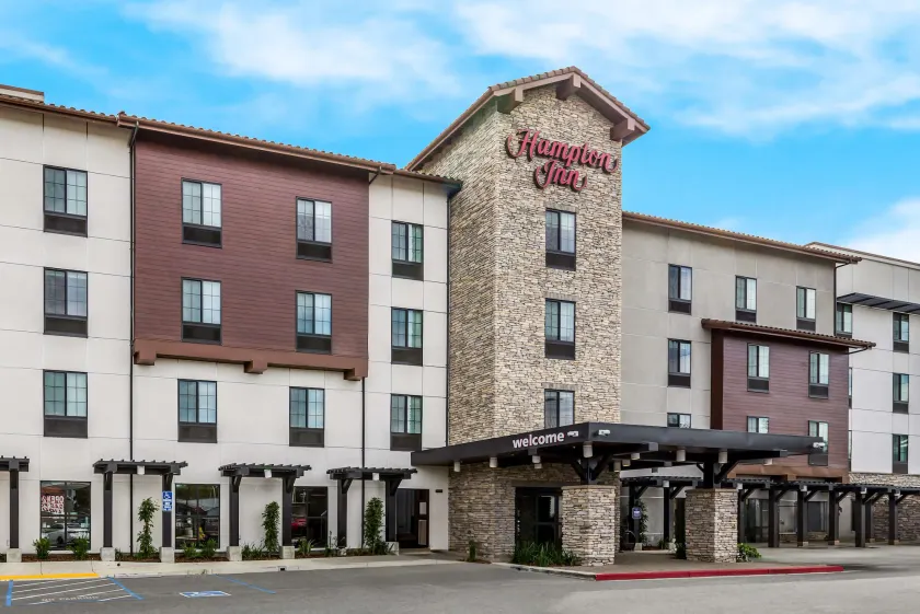 Hampton Inn Concord - Image 1
