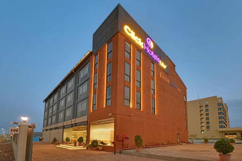 Click Hotels Lite Chakan - Image 1