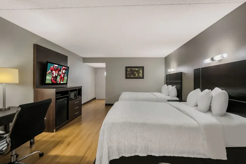 Red Roof Inn PLUS+ & Suites Knoxville West - Cedar Bluff - Image 1