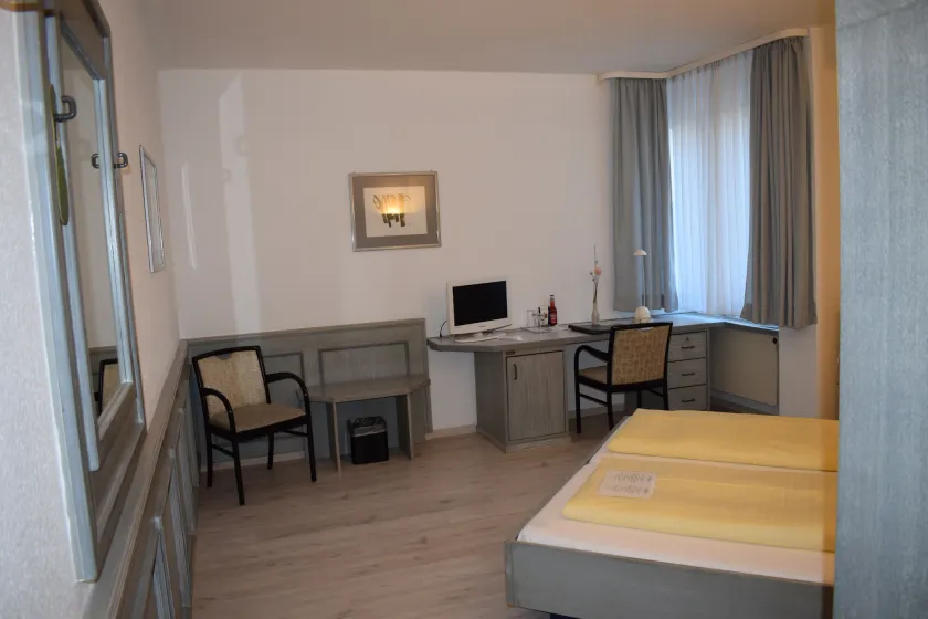 Avenue Hotel - Image 1