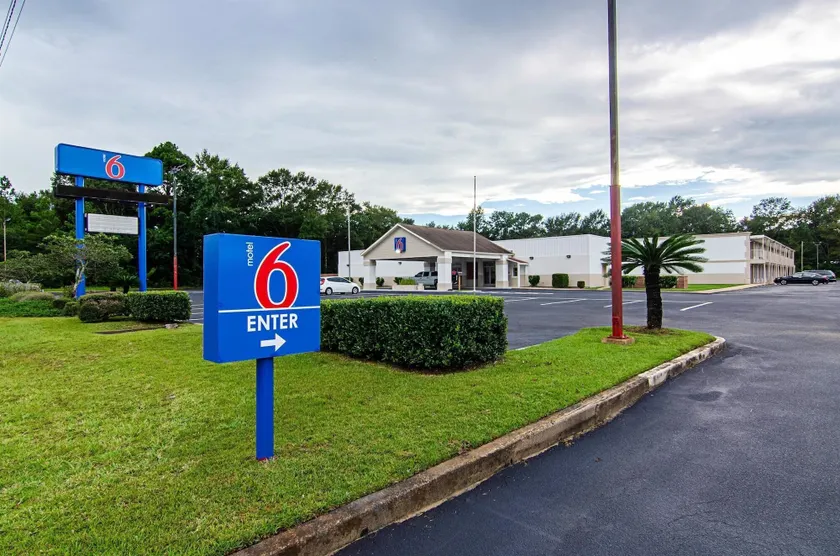 Motel 6-Bay Minette, AL - Image 1