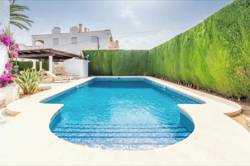Spacious family home with Airco, private 5x10m pool, sandy beach 300m, free WiFi - Image 1