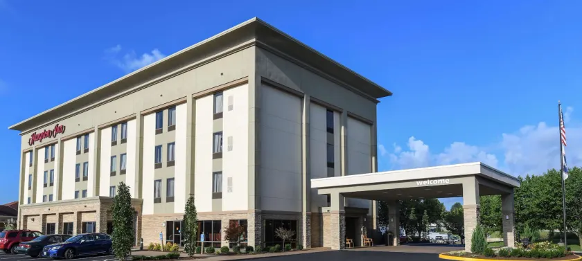 Hampton Inn Dry Ridge - Image 1