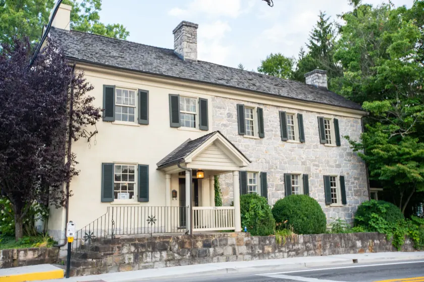 Thomas Rose Inn - Image 1