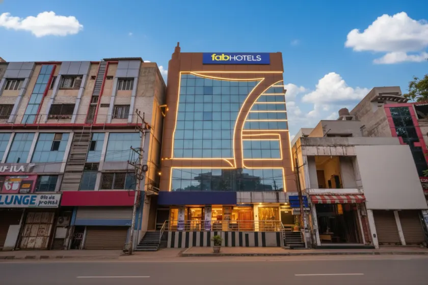 Fabhotel Cinco - Image 1