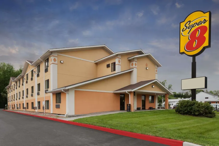 Super 8 by Wyndham Havre De Grace Aberdeen Area - Image 1