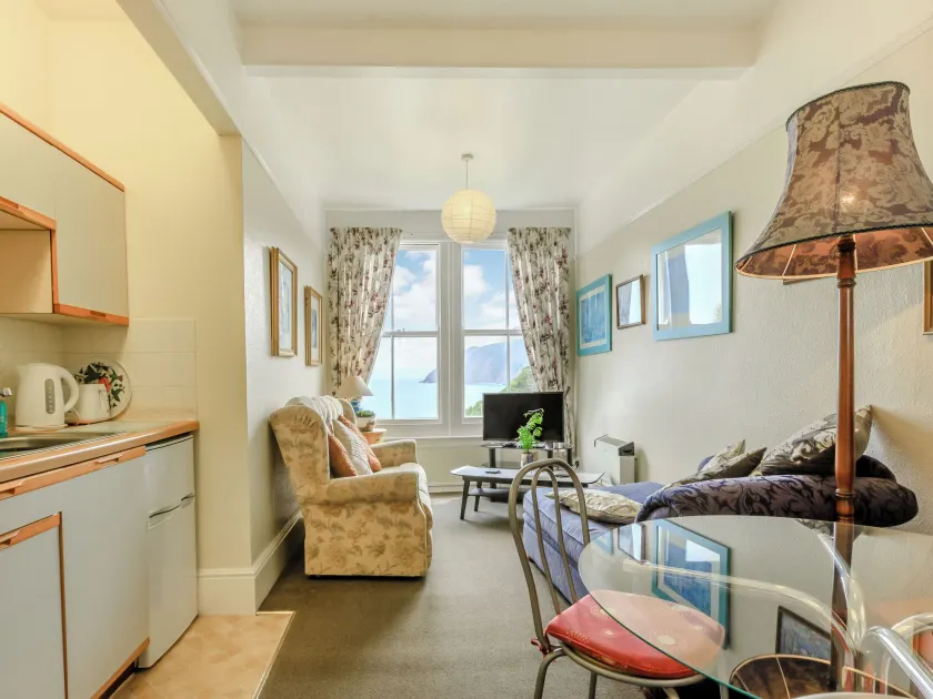 Clooneavin Apartment 5 - Image 1