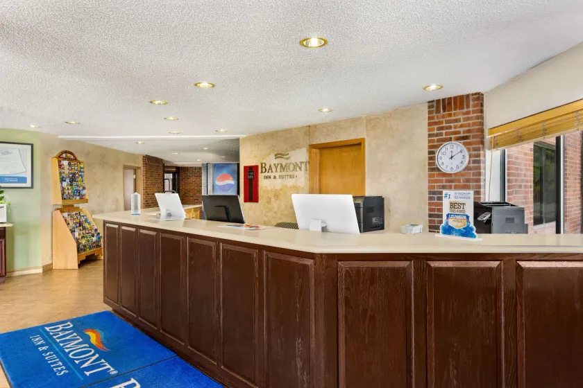 Baymont by Wyndham Cortez - Lobby