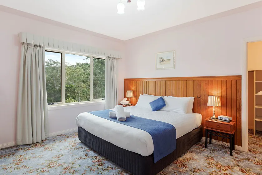Robyn's Nest Lakeside Resort - Image 1