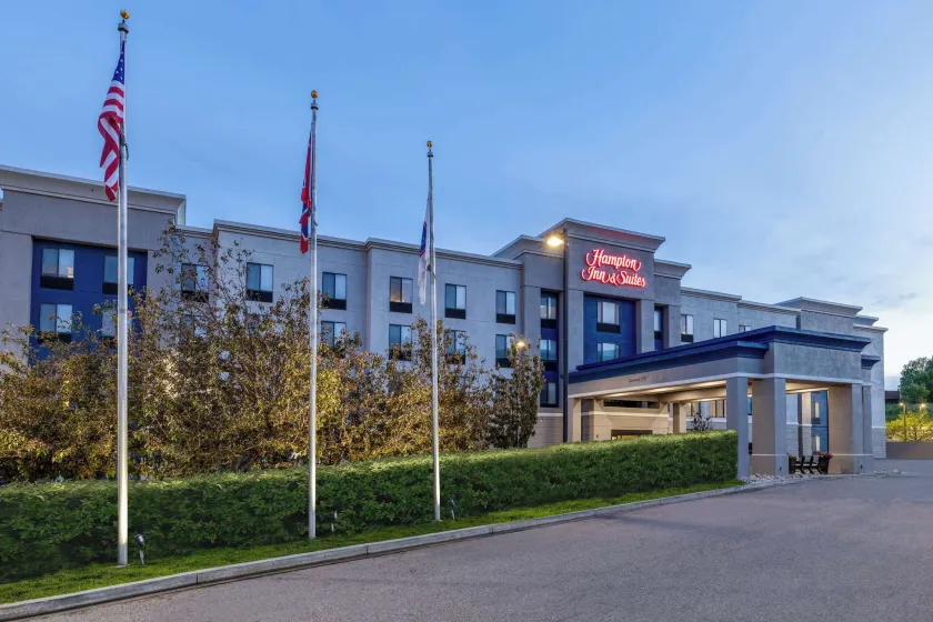 Hampton Inn & Suites Casper - Image 1