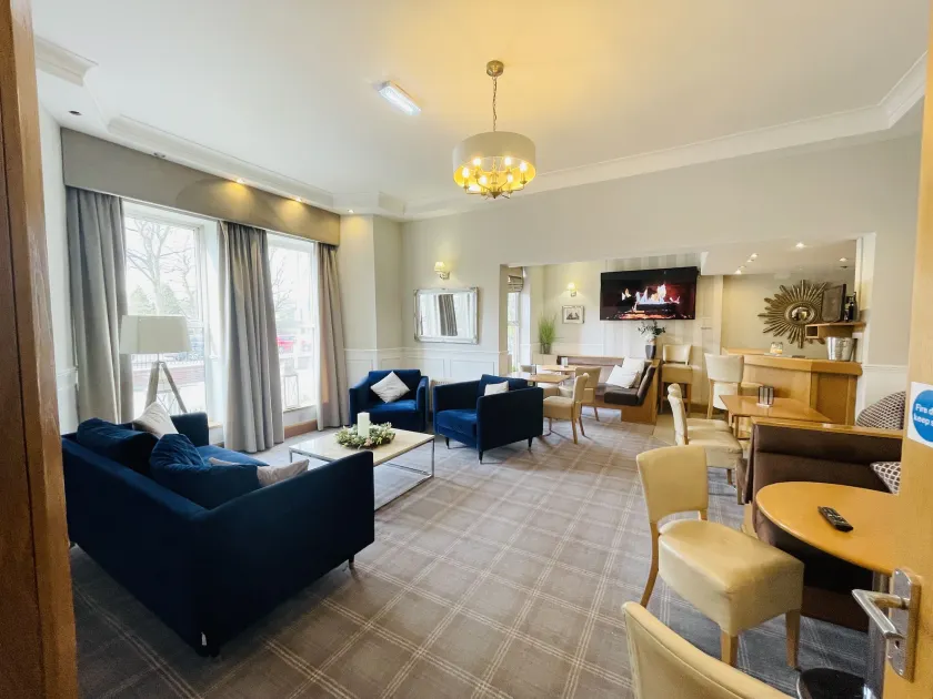 Westlynn Hotel & Apartments Free Parking Near Manchester Centre - Image 1
