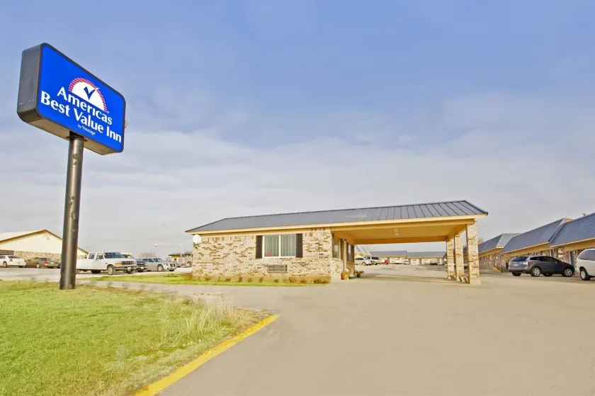 Americas Best Value Inn Gainesville TX - Image 1