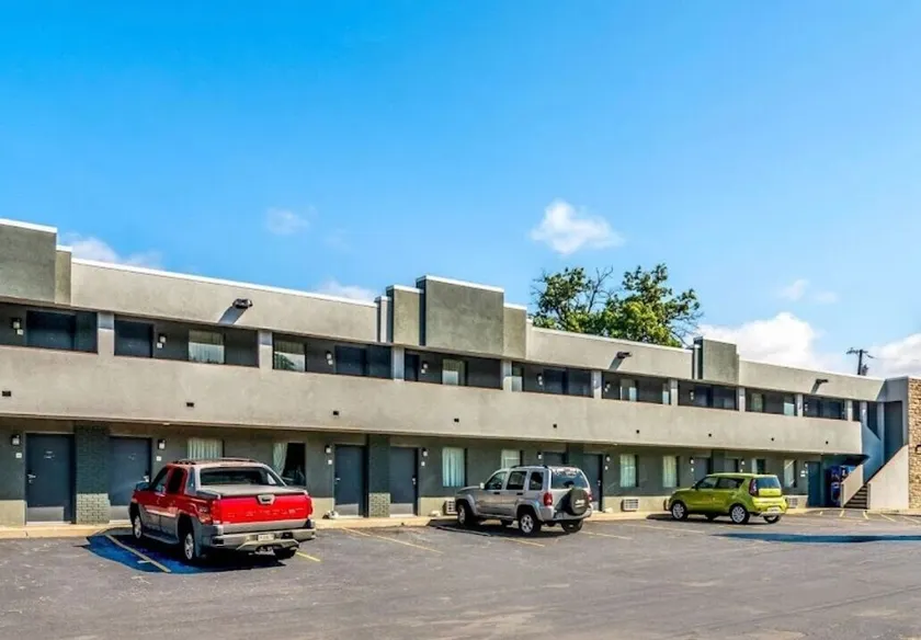 Portage Inn - Image 1