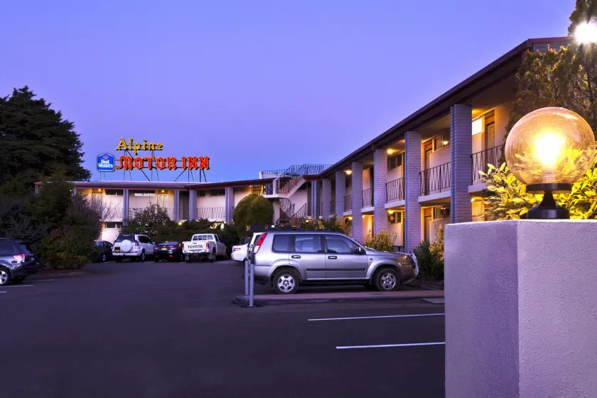 Alpine Motor Inn - Image 1