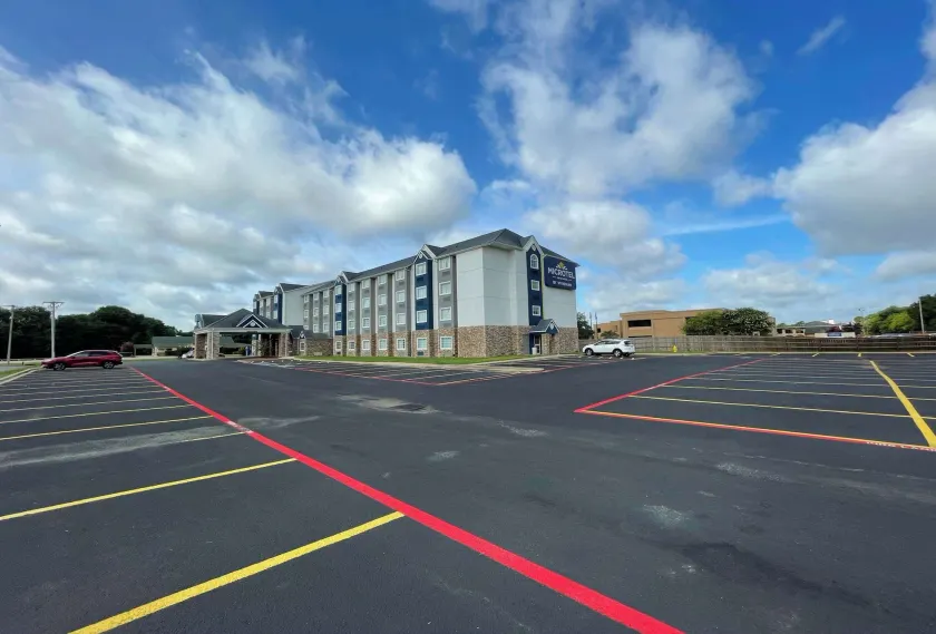Microtel Inn & Suites by Wyndham Bossier City - Image 1