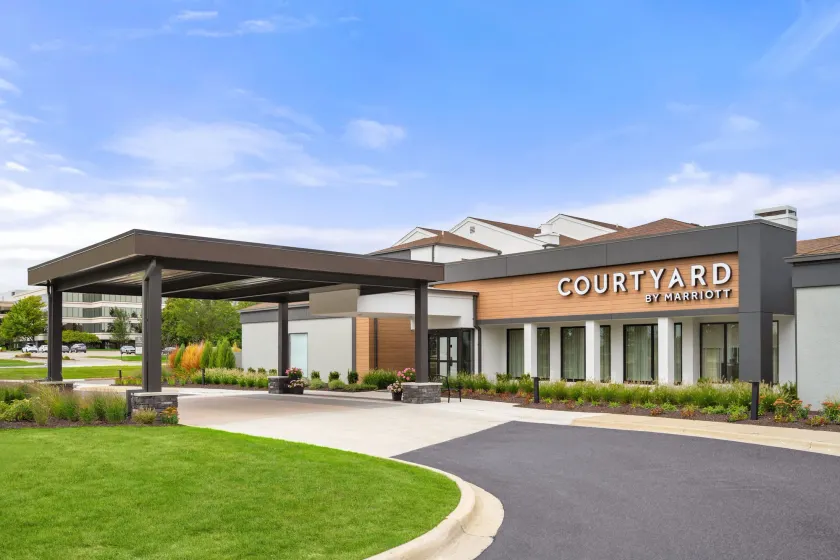 Courtyard by Marriott Detroit Livonia - Image 1