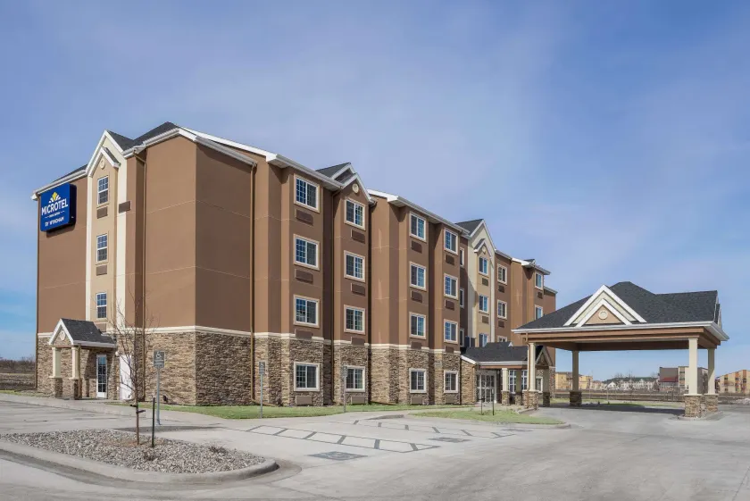 Microtel Inn & Suites By Wyndham Moorhead Fargo Area - Image 1