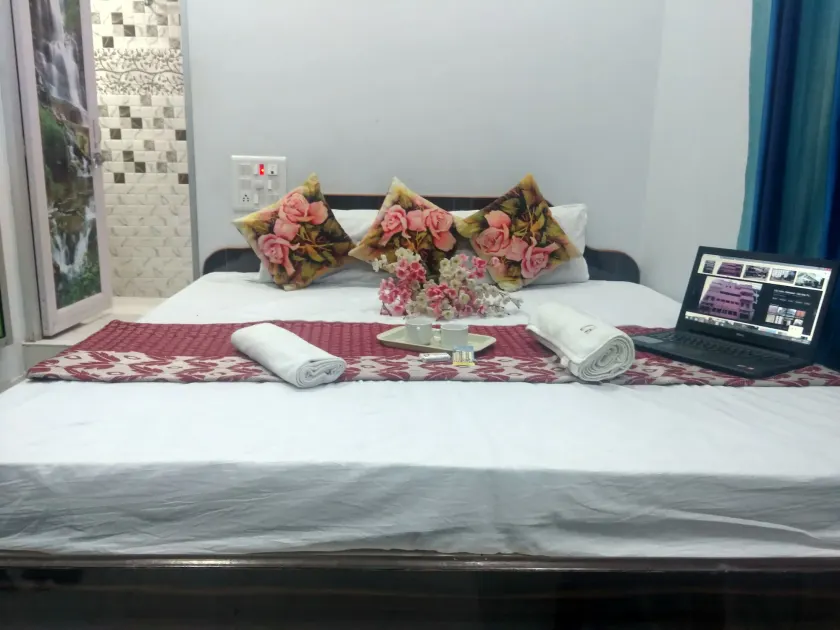 City Hotel - Image 1