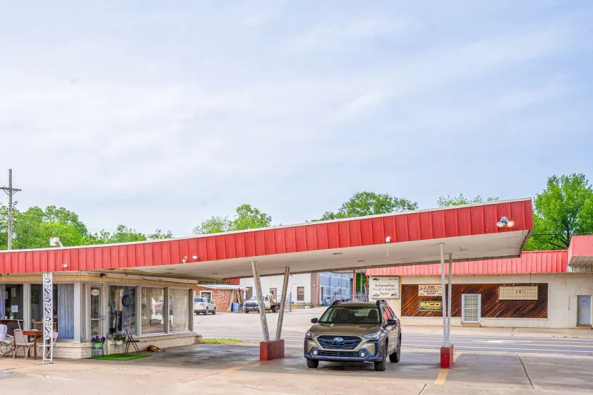 OYO Holiday Capri Motel & Rv Park - Image 1