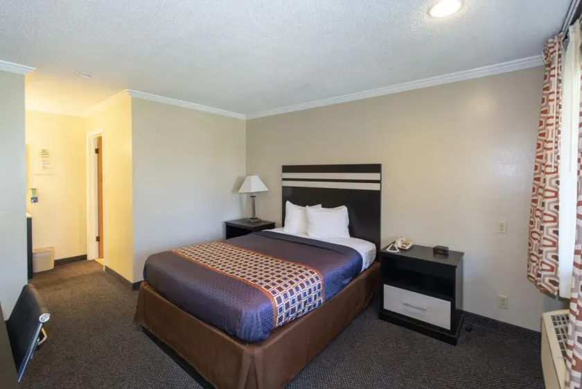 Surf Motel and Gardens - Image 1